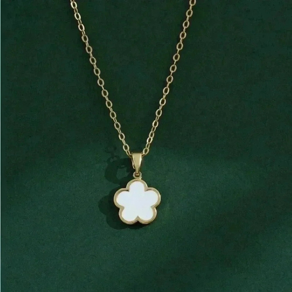 ⚠️Clearance White Floral Charm Necklace Yellow Gold - Picture 4 of 4